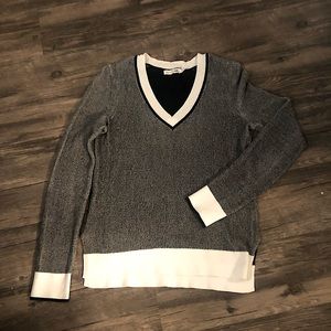 Rag & Bone v-neck black and white sweater sz XS